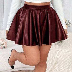 Women’s Faux Leather Pleated Mini Skirt - Burgundy